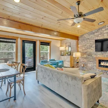 Modern And Cozy 5Br Family Cabin With Private Pool, Hot Tub, Pool Table, Fire Pit & Cozy Mountain Vibes